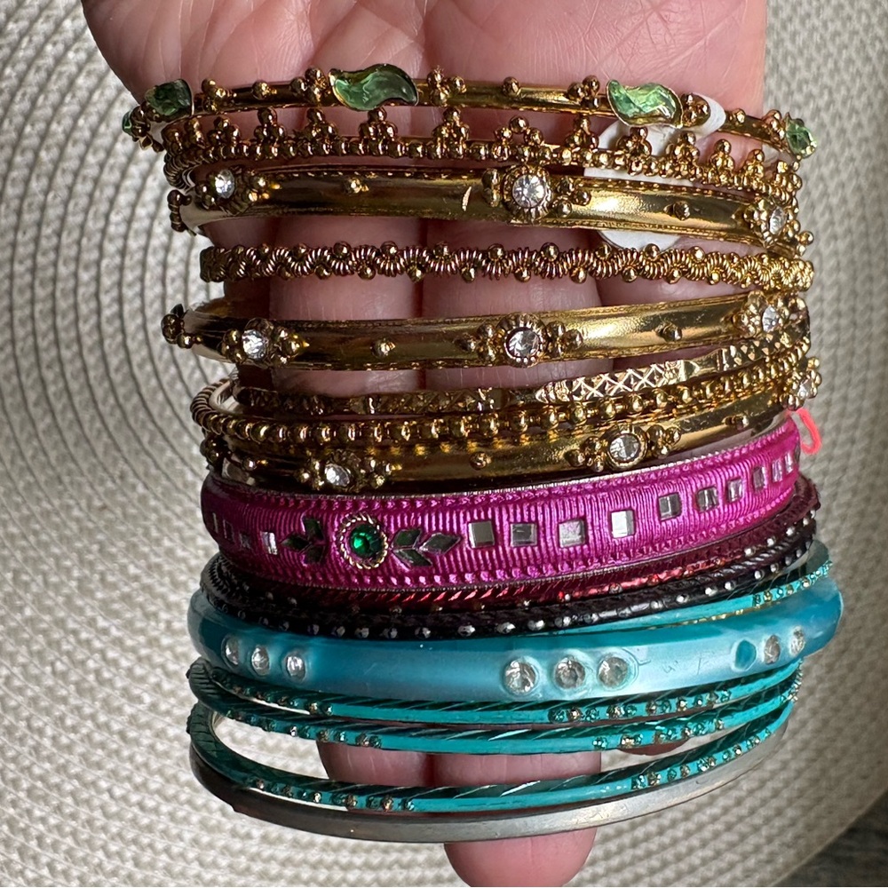 Arm if stackable bangles